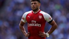 Челси с добър трансфер, договори Окслейд-Чембърлейн