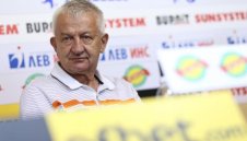 За сефте: Крушарски отказа да говори за футбол