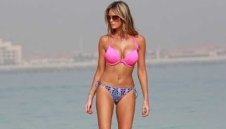 Приятелката на Клевърли показа прелестните си форми 