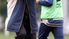 Ивица Осим пое тима на Япония