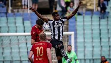 Продават го за 3 млн. евро! Валят нови кандидати за перлата на Локо Пд 