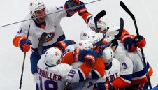 Островитяните не се дават на Тампа Бей в НХЛ
