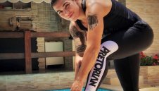 Шампионка на UFC се снима само по колан + СНИМКА