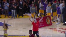 Фен спечели 95 000 долара на мач в НБА