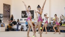 Ансамбълът със сребро на три топки и две въжета