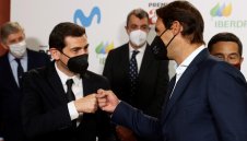 Касияс отвръща на удара