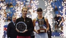 Бенчич грабна титлата в Москва след впечатляващ обрат 