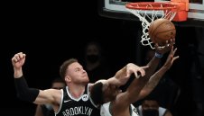 Бруклин удари Милуоки, но загуби Джеймс Хардън