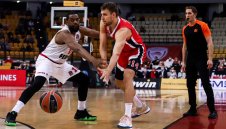 Везенков с отличен дабъл-дабъл, Олимпиакос с нова победа