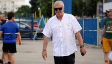 На килимчето! Сираков дърпа ушите на "син" ас