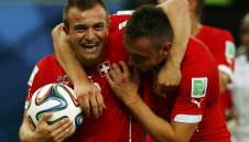 Шакири изстреля Швейцария на осминафинал