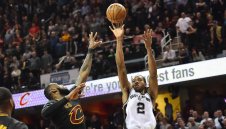 Кауай наказа шампиона Кливланд с 41 точки