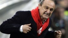 Новият треньор на Левски бие играчите си. Вижте как Делио Роси раздава крошета на Адем Ляич + ВИДЕО