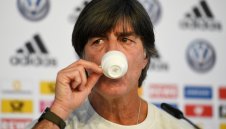 Льов: Германия трябва да даде шанс на младите