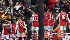 "Стига толкова червено": Арсенал става изцяло бял