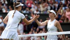 Рибакина в битка с Крейчикова за финала на „Уимбълдън“