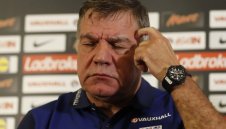 Подкупния Сам пищи: Натопиха ме!