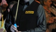 Джон Хигинс свали Капитана на земята