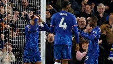 Ипсуич си спретна спасителен сал от грохналия Челси