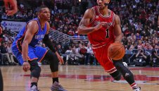 Дерик Роуз продължава да вижда двойно