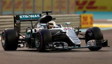Хамилтън не остави шанс на Розберг и грабна полпозишъна