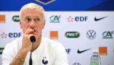 Нежна захапка: Дешан си върна на Моуриньо