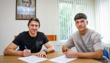 Левски го направи: Двама подписаха със "сините"