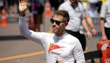 Фетел има срок до септември да каже дали остава във Ферари