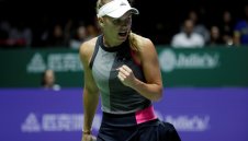 Возняцки даде само два гейма на Елина Свитолина