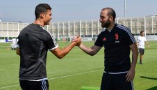 Рома изкушава Игуаин с капитанската лента