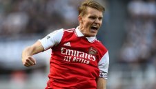 Трудно, но сладко! Арсенал пречупи Палас с 10 души