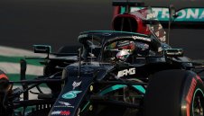 Хамилтън най-бърз в Джеда, Льоклер разби здраво Ферарито си