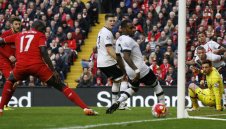 Тотнъм изтръгна само точка на "Анфийлд" + ВИДЕО