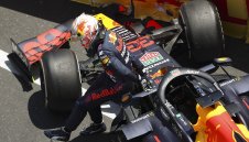 Макс се удари в последната тренировка, Мерцедес търси скорост