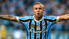 Юнайтед готви зимна оферта за голямата звезда на Гремио