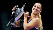 Красивата Цибулкова се разправи с Кербер и триумфира в Сингапур + ВИДЕО