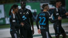 Левски бяга от среща с кризата