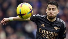 Два гола в добавеното време донесоха 4:2 на Арсенал