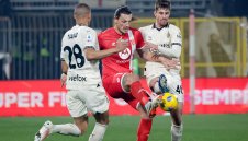 Легенда на Милан нападна защитник по телевизията