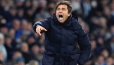 Бунт в Тотнъм: Играчите не искали повече Конте