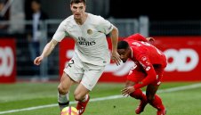 Юнайтед взима Мюние за наследник на ветерана Валенсия