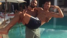 Спуквали Роналдо от бъзик заради гей дрехи