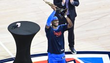 Шей наказа Вълците с 38, ОКС вече води с 2-0