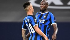 Интер удари Верона и вече е лидер в Италия