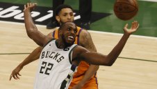 Мидълтън вдъхнови Елените, Милуоки стигна до 2-2 срещу Сънс