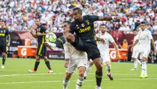 Бивш бранител на Юве и Байерн ще става спортен директор