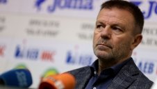 Стойчо Младенов и Кайсар мачкат в Казахстан