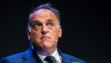 Тебас стана за смях, заплаши Пике с наказание + ВИДЕО