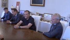 Васил Божков покани другите големи футболни босове в офиса си + ВИДЕО