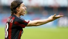 Юве набеляза двама от Милан